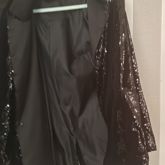 Beautiful sequence blazer - Picture 3 of 3